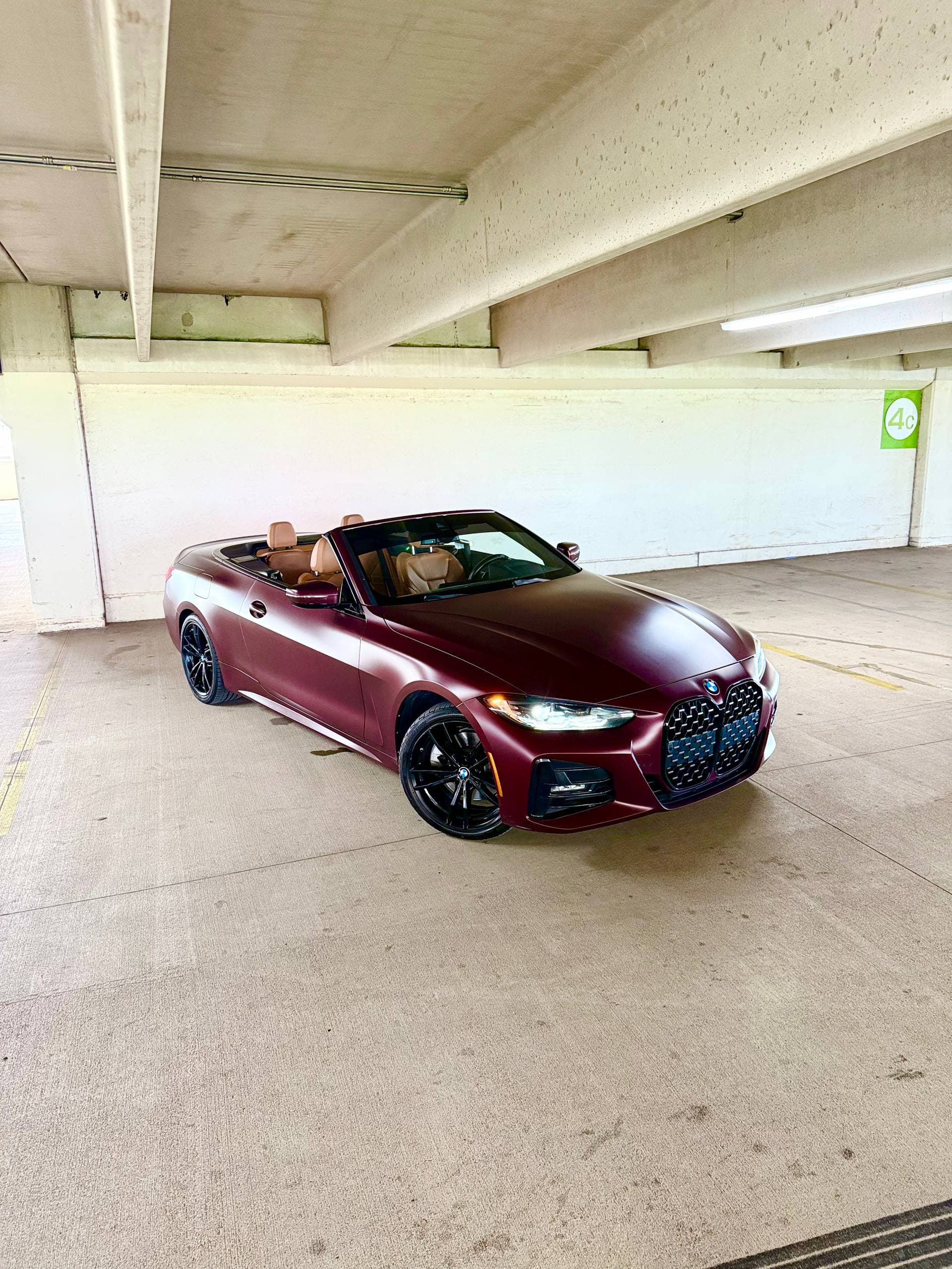 BMW 430i xDrive Convertible, view 2 of 3